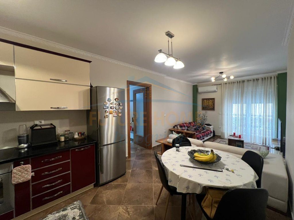Shitet, Apartament 2+1+2+Verandë, Liqeni i Thatë, Tiranë. 3