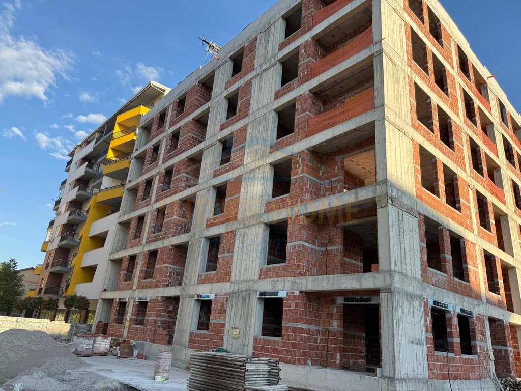 Shitet, Apartament 1+1, Pogradec. 2