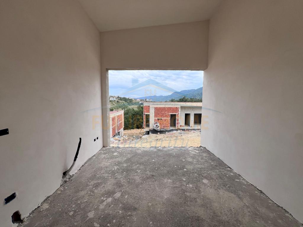 Shitet, Vilë 2-Katëshe, Green Field Residence, Tiranë. 4