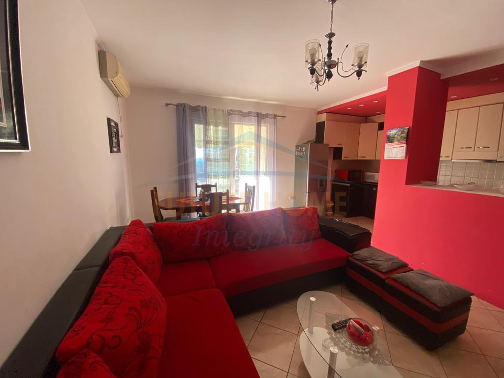 Qera, Apartament 2+1, Fresk, Tiranë. 2