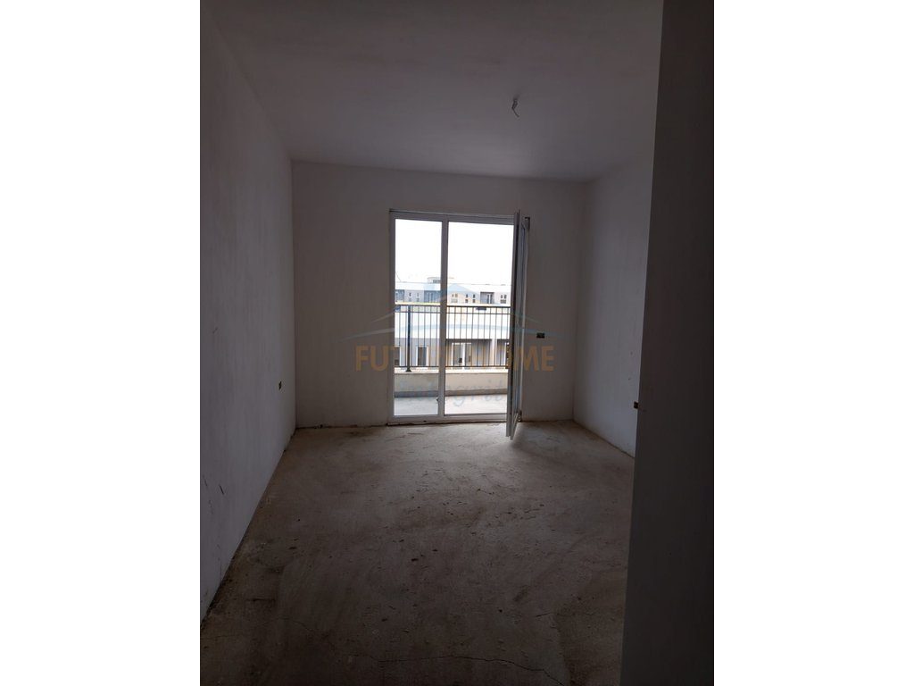 Shitet, Apartament 2+1+2+Post parkimi, Kompleksi Univers City, Tiranë. 2