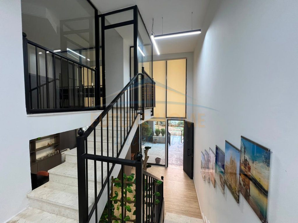 Qera, Ambient duplex për Zyra, Pazari i Ri, Tiranë. 3