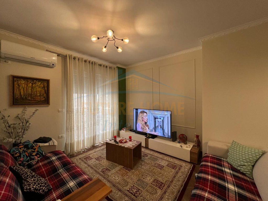 Shitet, Apartament 2+1+2+Verandë, Liqeni i Thatë, Tiranë. 2