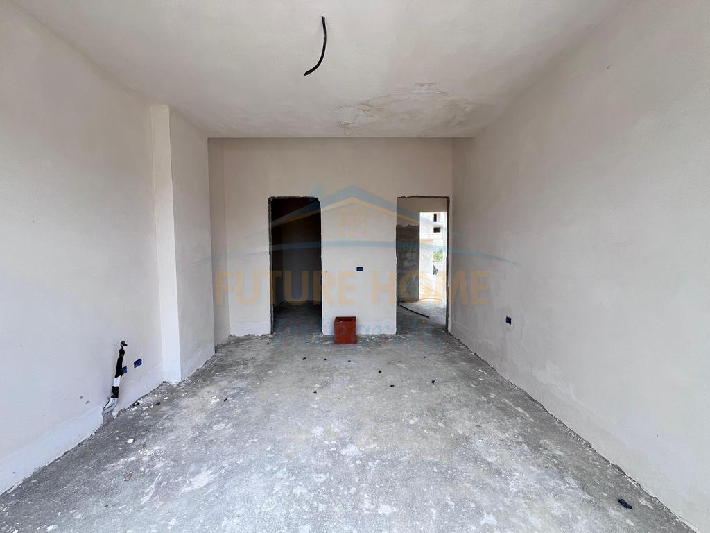 Shitet, Vilë 2-Katëshe, Green Field Residence, Tiranë.