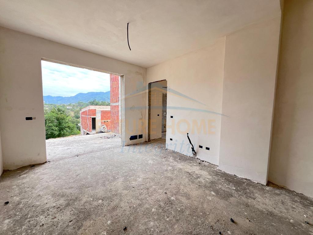 Shitet, Vilë 2-Katëshe, Green Field Residence, Tiranë. 3
