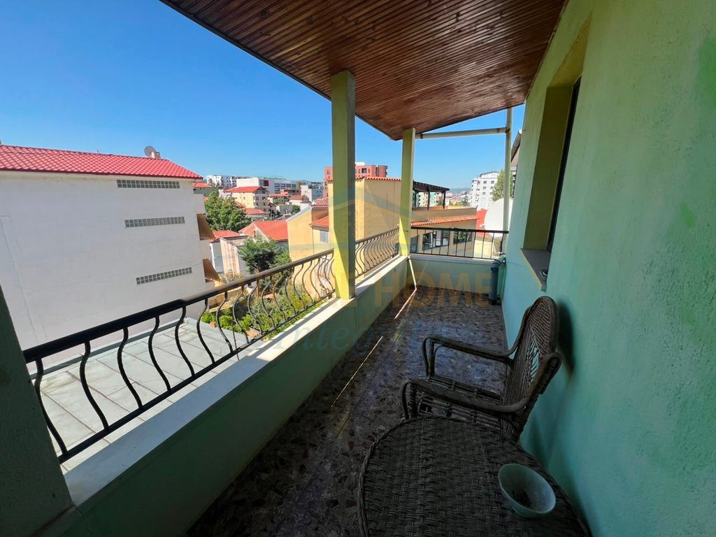 Shitet, Shtëpi private 3-Katëshe+Truall, Ish Tregu Elektrik, Tiranë. 2