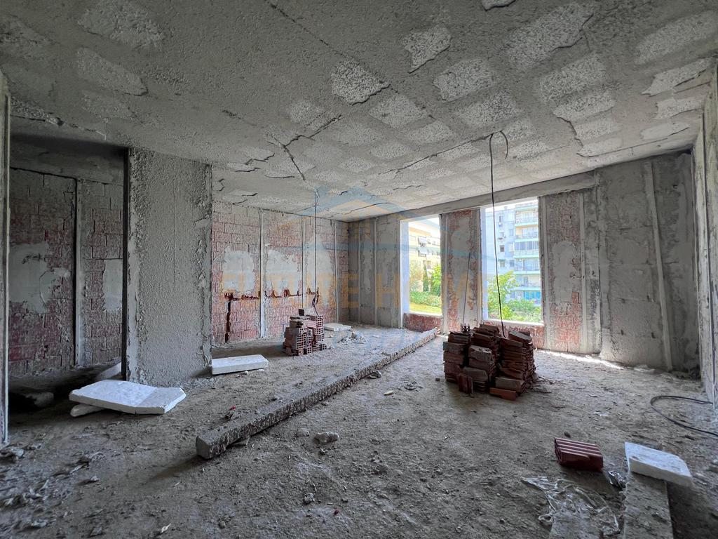 Shitet, Apartament 2+1+2, Ali Demi, Tiranë. 4