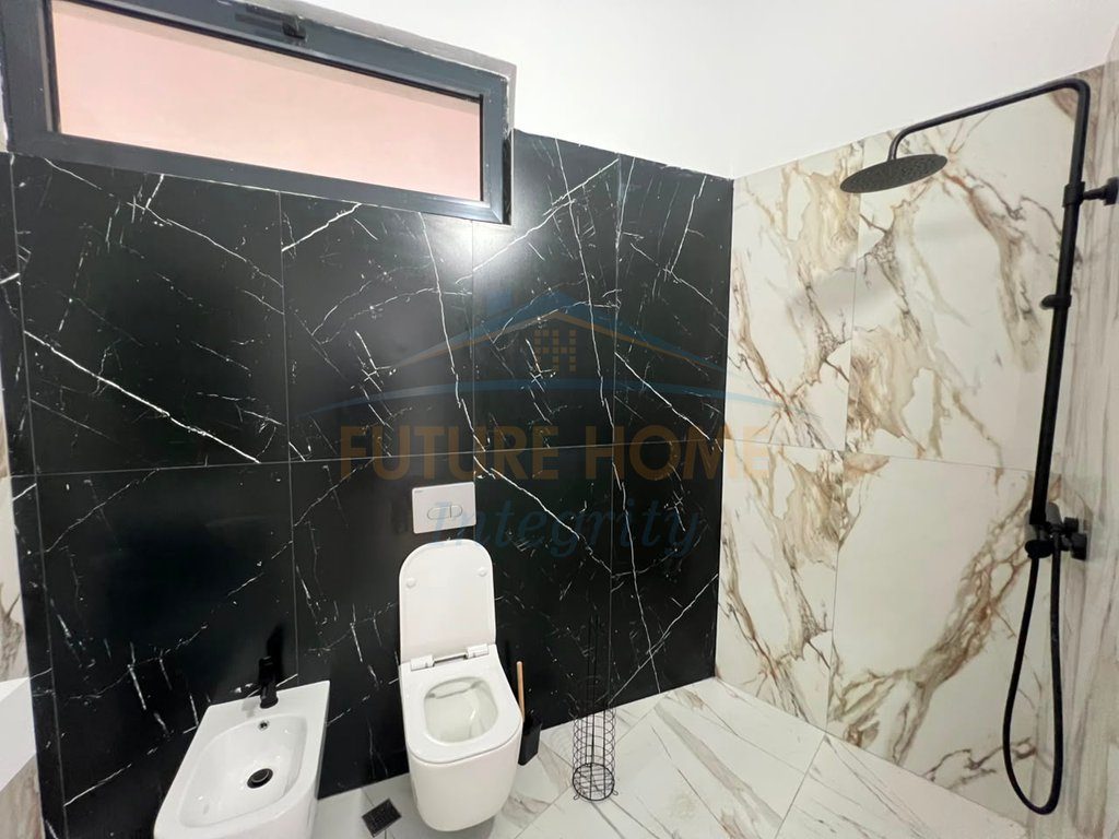 Qera, Ambient duplex për Zyra, Pazari i Ri, Tiranë. 2