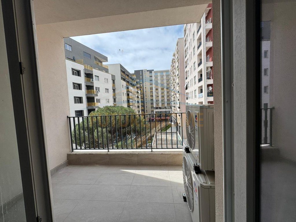Qera, Ambient për zyra, Kompleksi Aura, Tiranë. 4