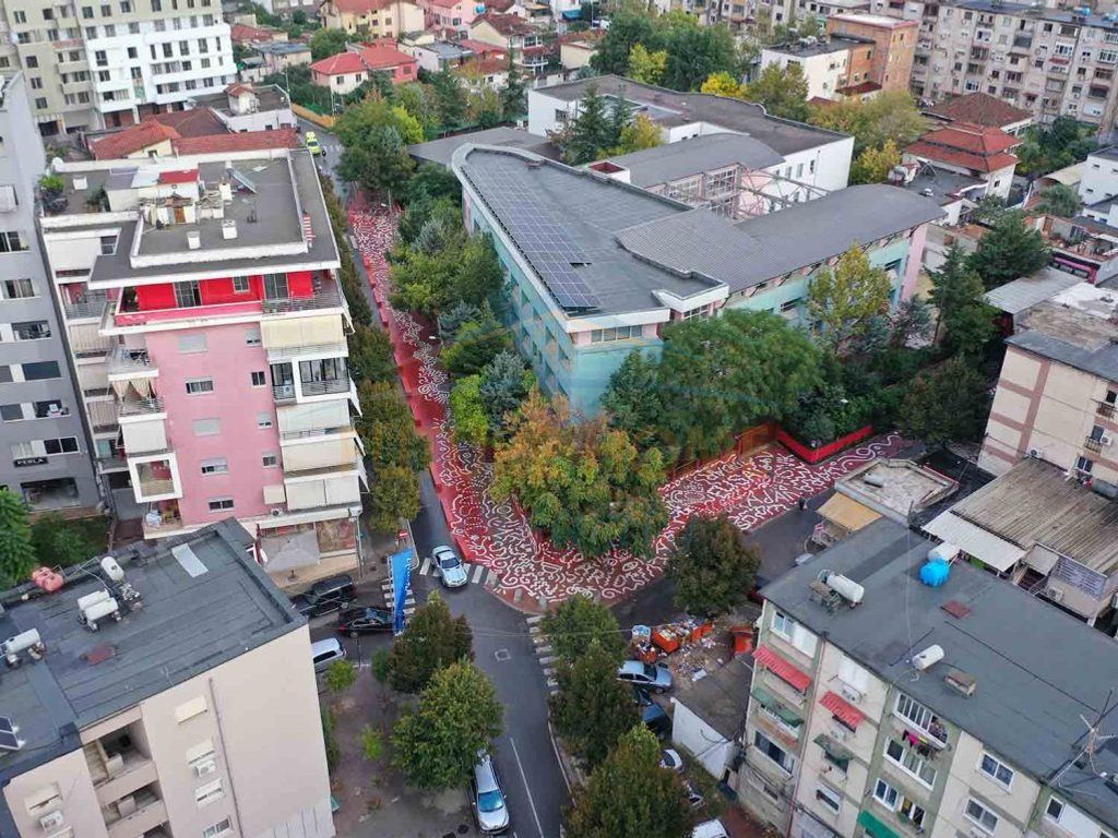 Shitet, Ambient Biznesi, Rruga Frosina Plaku, Tiranë. 1