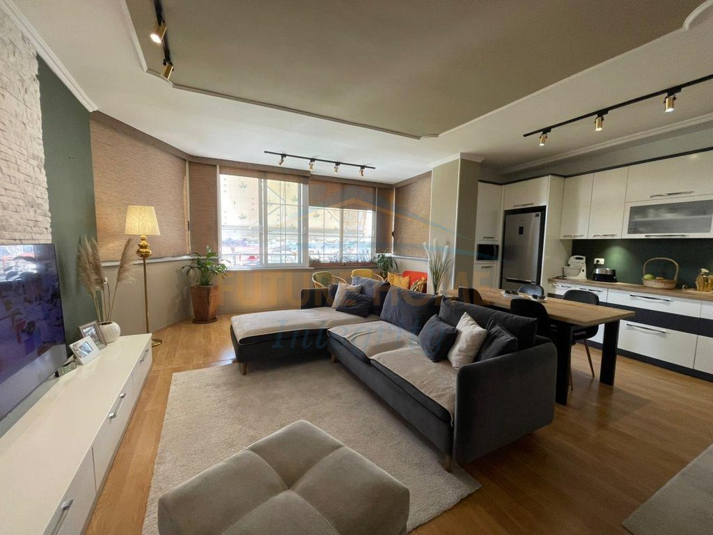 Shitet, Apartament 3+1+2, Fresk, Tiranë. 3
