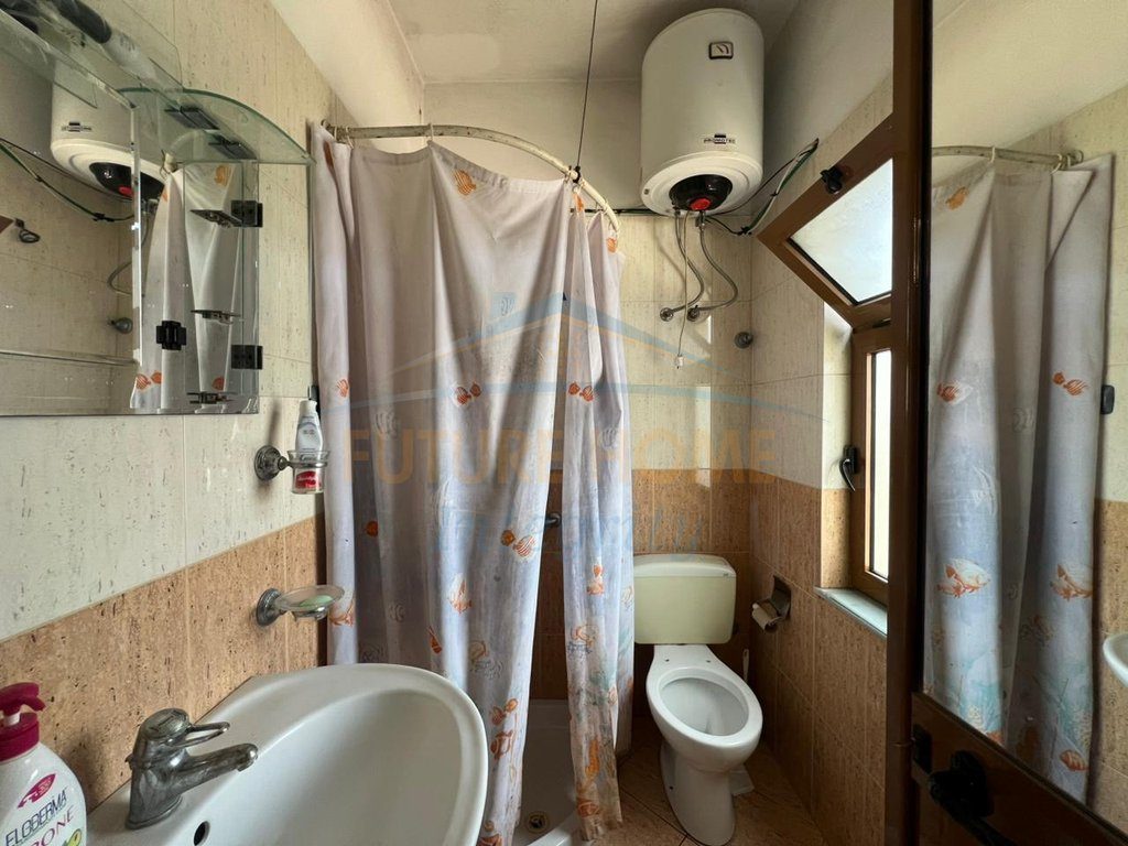 Shitet, Vilë 3-Katëshe, Rruga Siri Kodra, Tiranë. 4