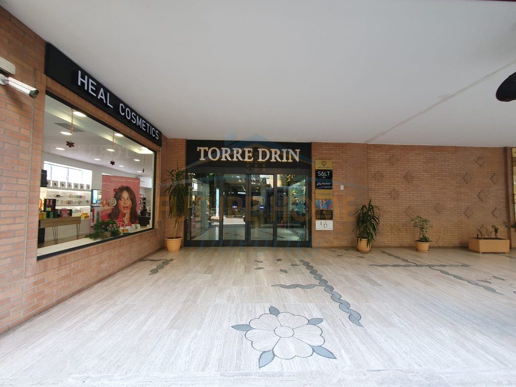 Shitet, Ambient Biznesi, Qendër, Tiranë. 2