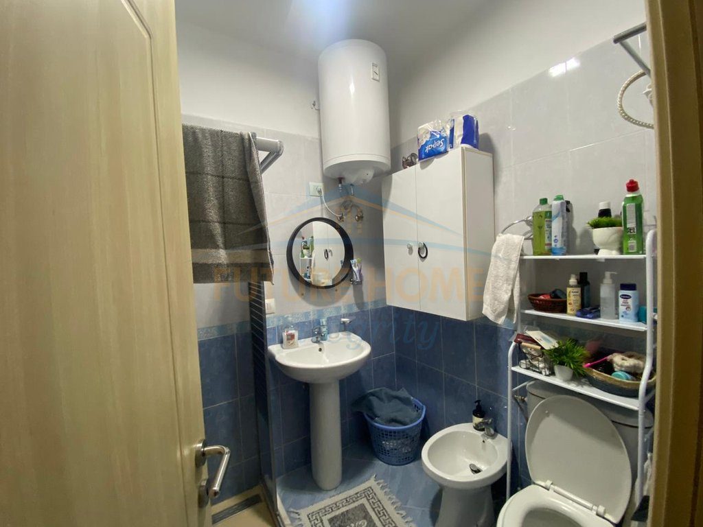 Shitet, Apartament 2+1+Verandë (I konvertuar), Fresku, Tiranë.