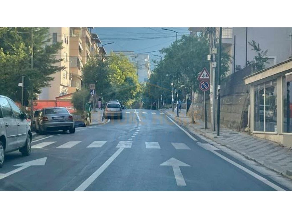 Shitet, Apartament 1+1, Fresku, Tiranë. 1
