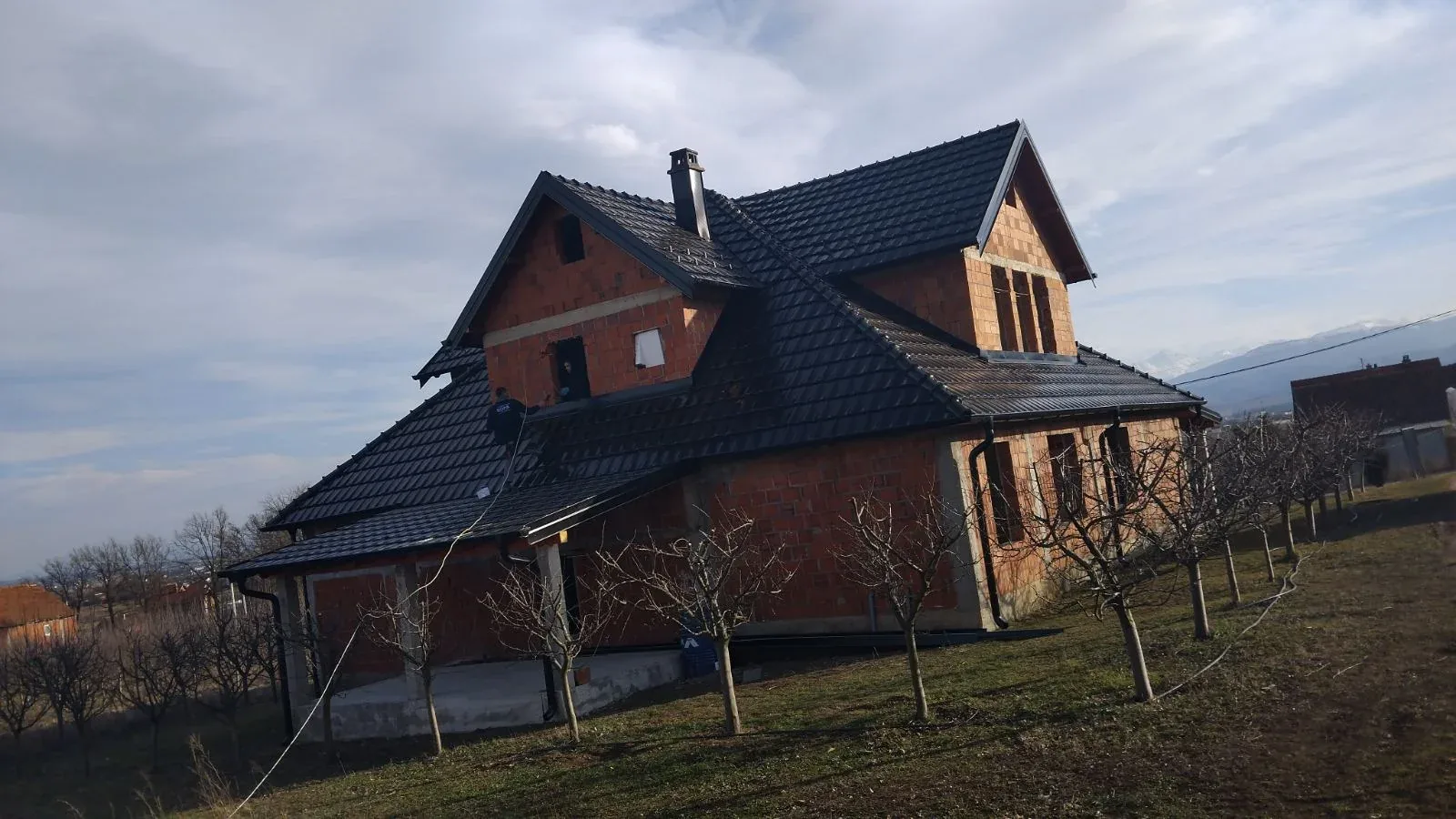 PRONË NË SHITJE NË FSHATIN BREGU I ZI ( CARRA BEG ) LIPJAN 4