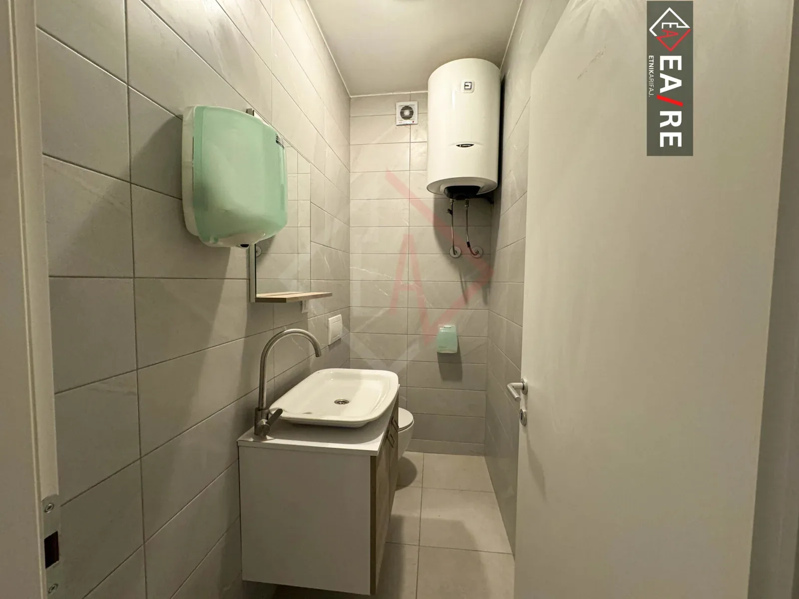 BANES-ZYRE ME QIRA NE RRUGEN C