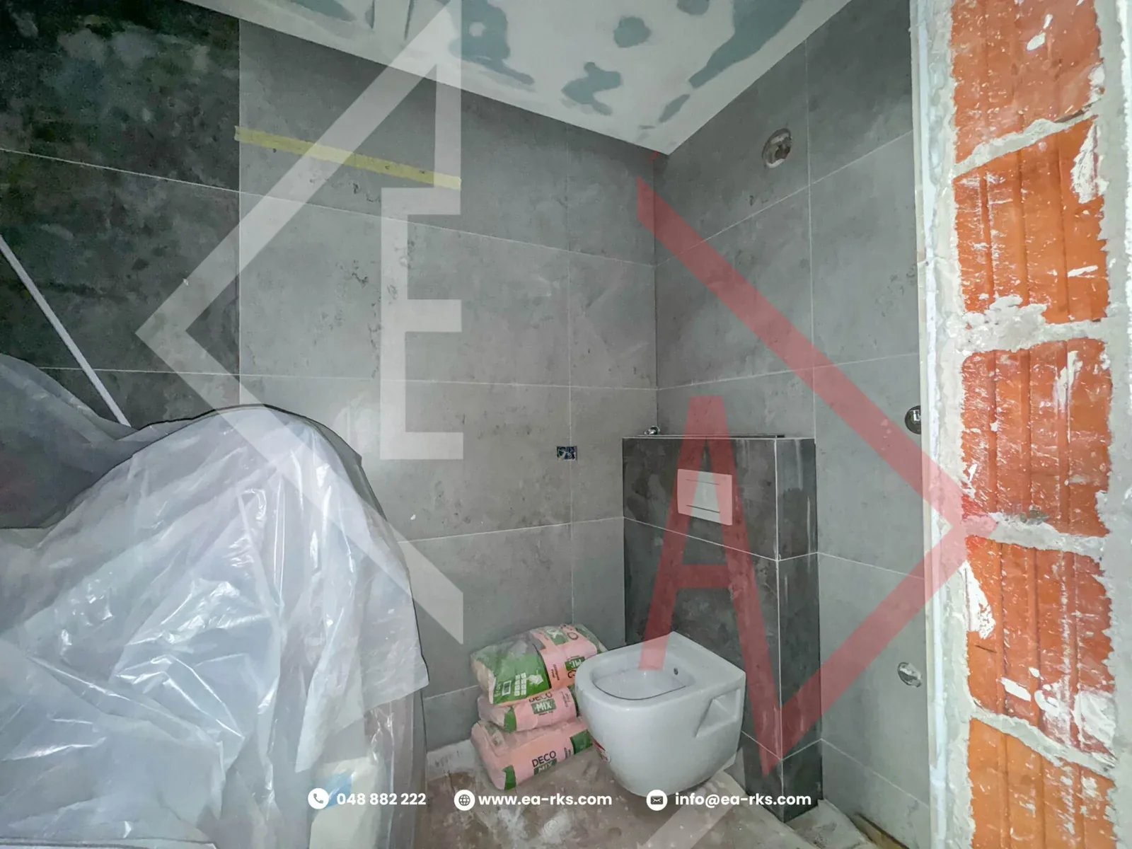 BANESË NË SHITJE NË BREGUN E DIELLIT
