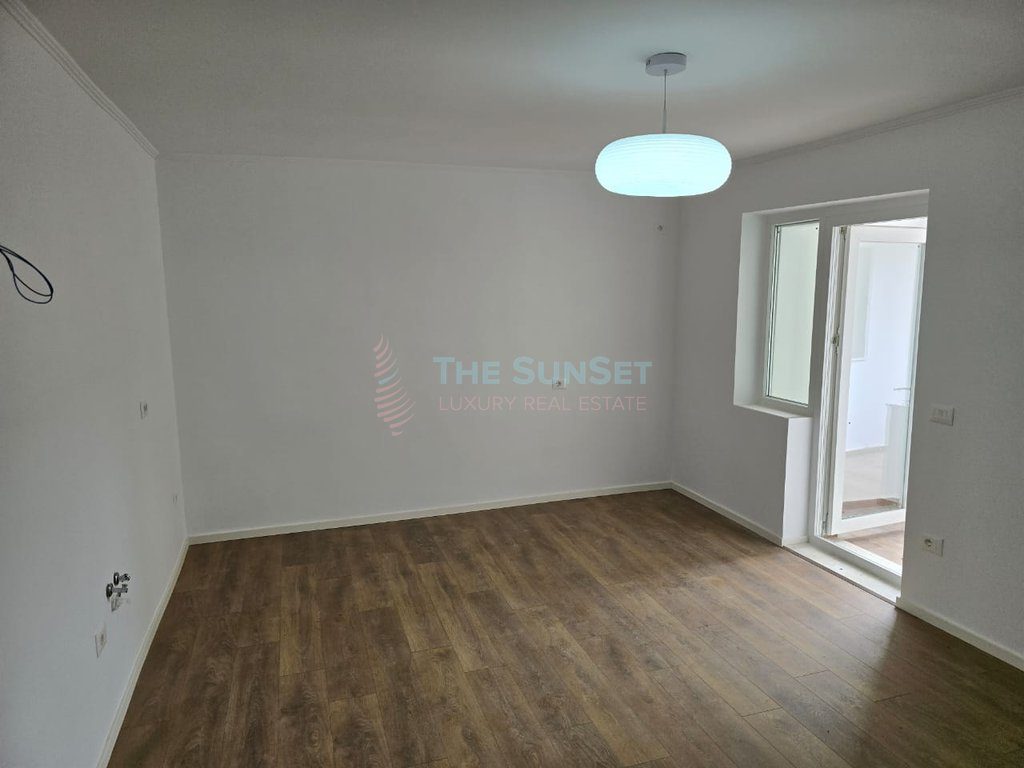 Apartament 2+1 për shitje në Rrugën "Petro Nini Luarasi" 4