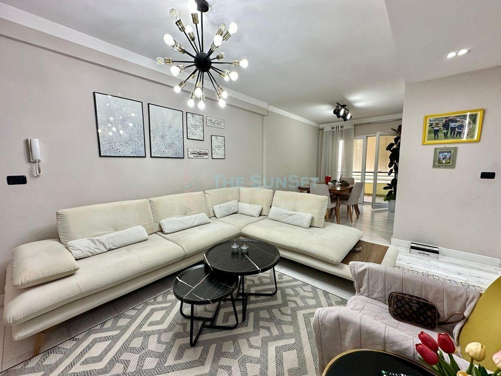 Apartament 2+1+2 për shitje në zonën e Astirit