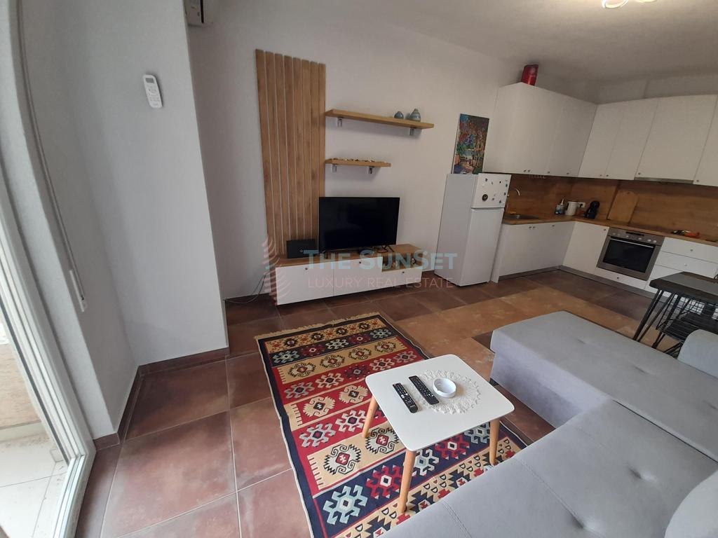 Apartament 1+1 për shitje në zonën e Shkëmbit të Kavajës