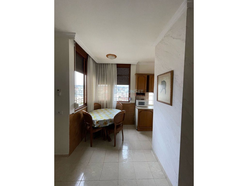 Apartament 1+1 për shitje në Rrugën Ali Demi 1