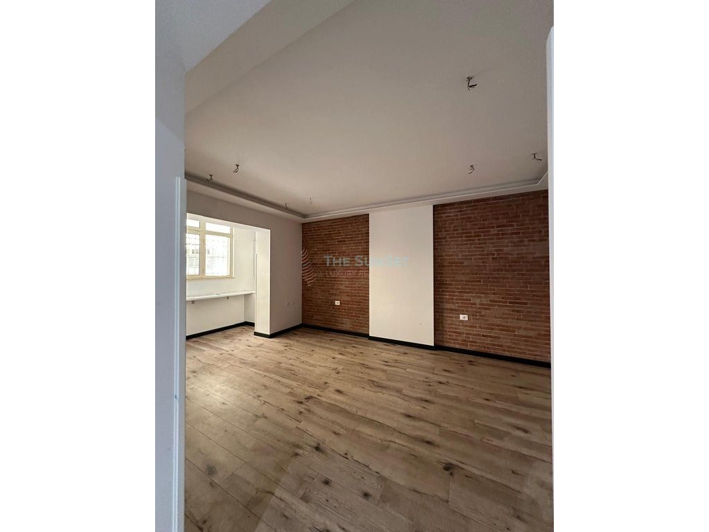 Apartament 2+1+2 për Shitje në Liqenin e Tiranës, Pranë Shkollës “Petro Nini Luarasi”