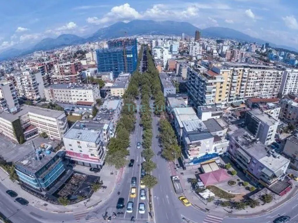 Dyqan për shitje në zonën e Profarmës