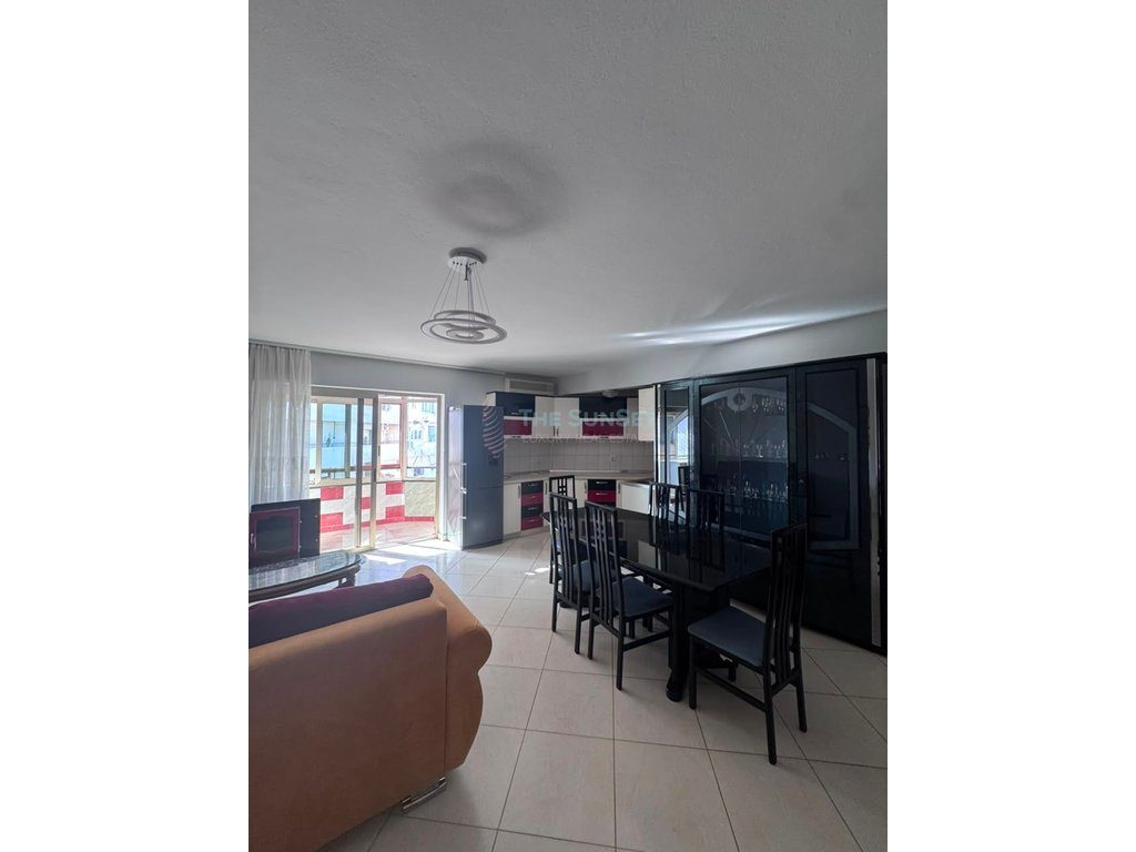 Apartament 3+2+2 për qira në Rrugën "Sami Frashëri"