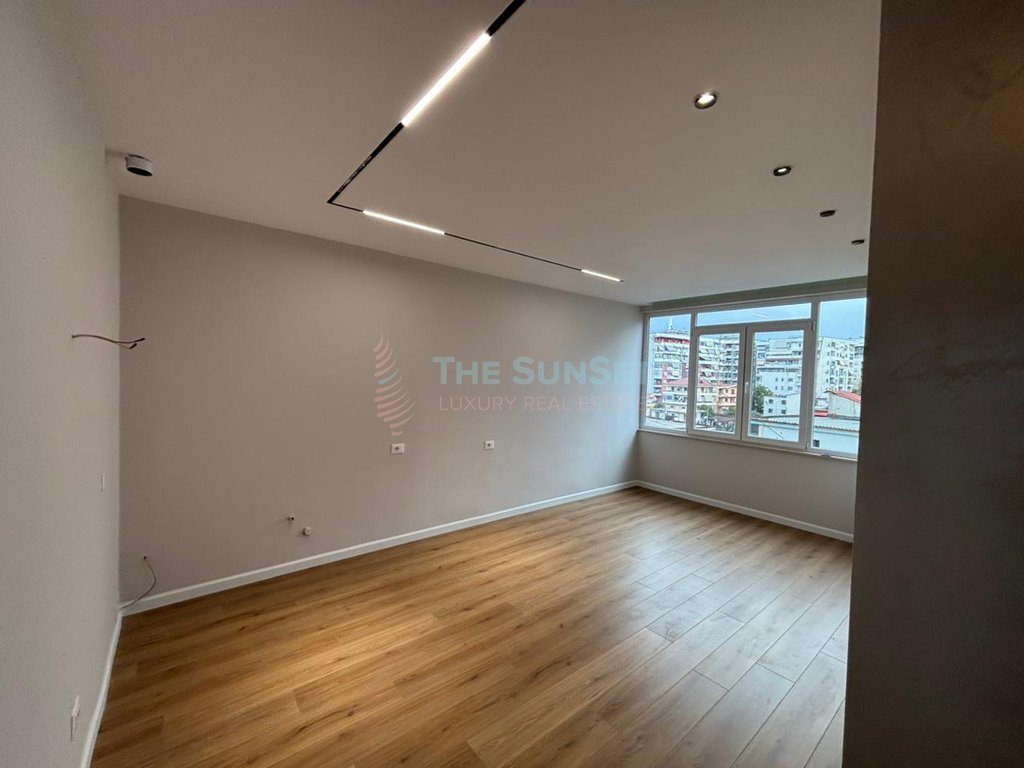 Apartament 2+1+2 për shitje në zonën e Astirit 3
