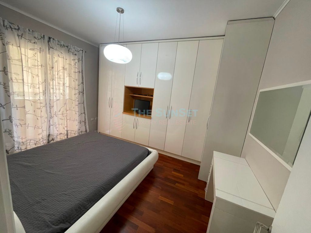Apartament 1+1 me qira pranë Pazarit të Ri 4