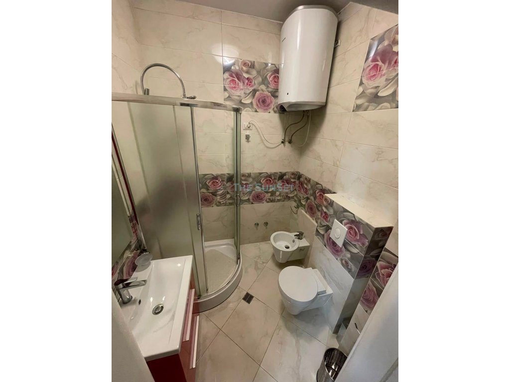 Apartament 1+1 me qira pranë Pazarit të Ri 3