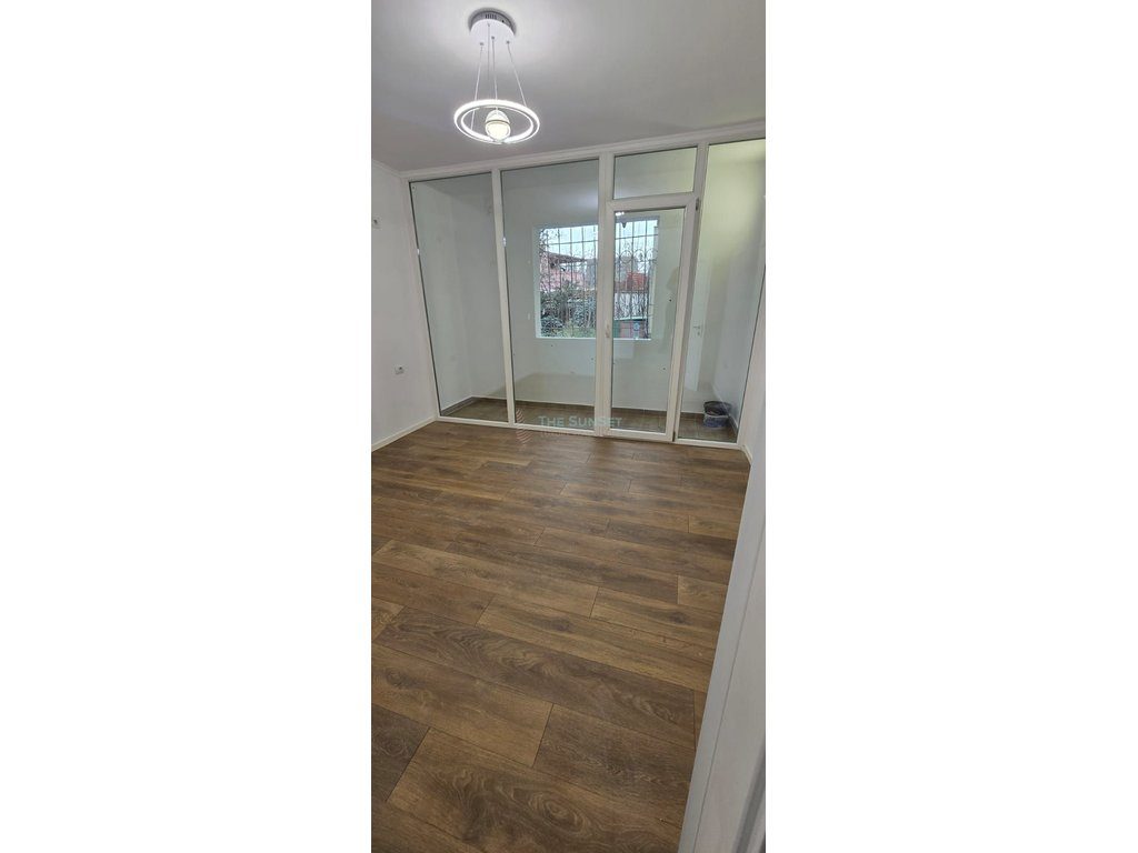 Apartament 1+1 për shitje në Rrugën Ali Demi 4