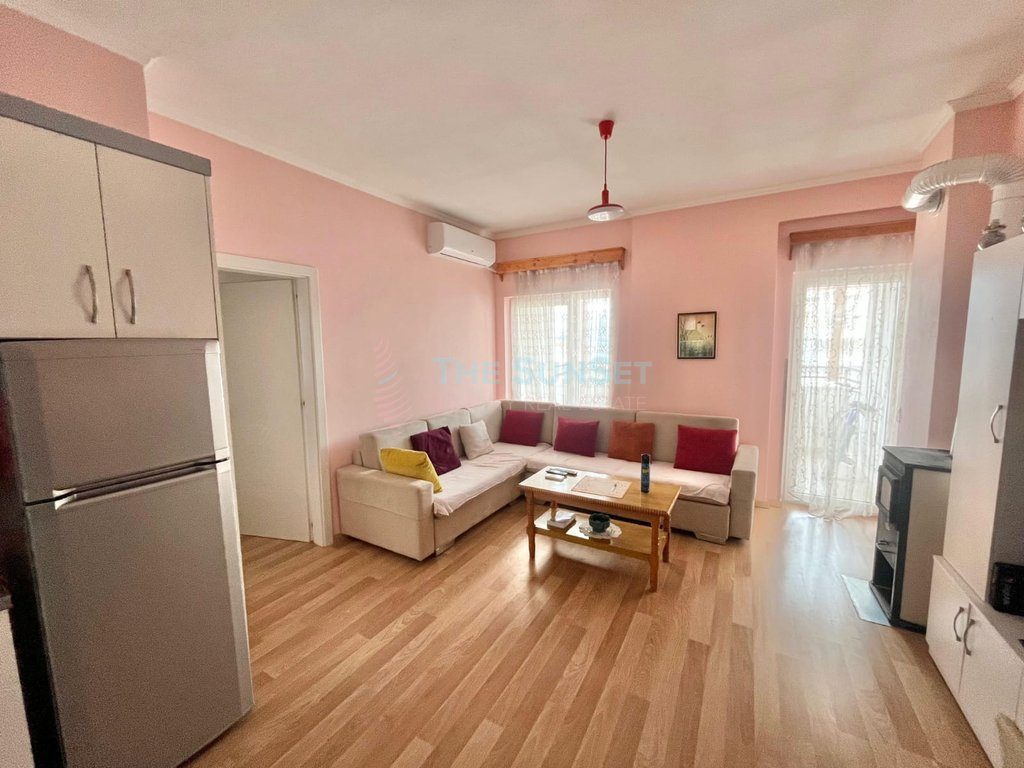 Apartament 2+1 për shitje në Pogradec, pranë Liqenit të Ohrit