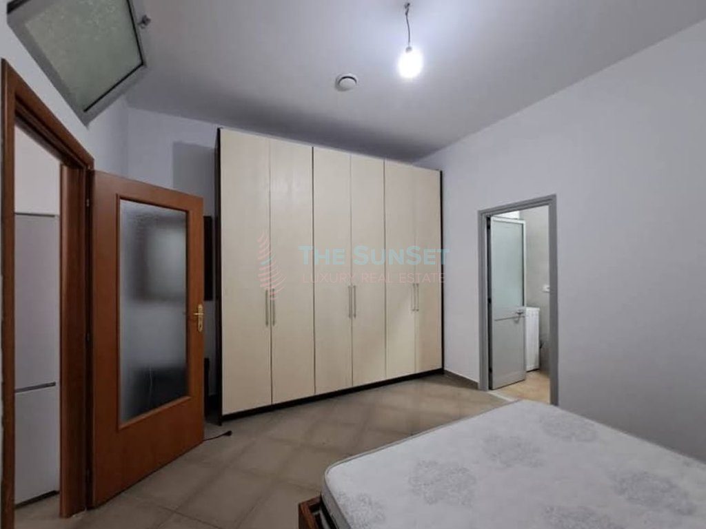 Apartament 2+1 për shitje në zonën e 5 Majit