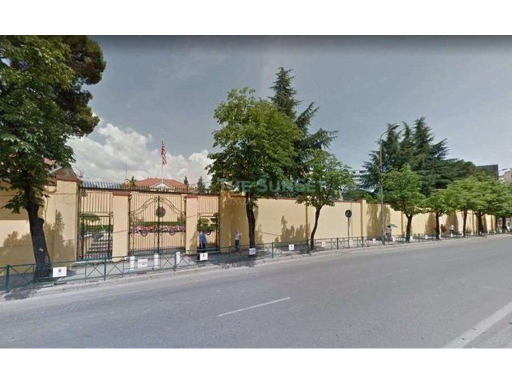 Restorant për shitje te Ambasada Amerikane,