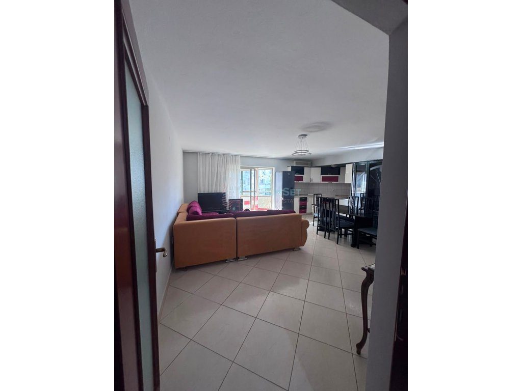 Apartament 3+2+2 për qira në Rrugën "Sami Frashëri" 2