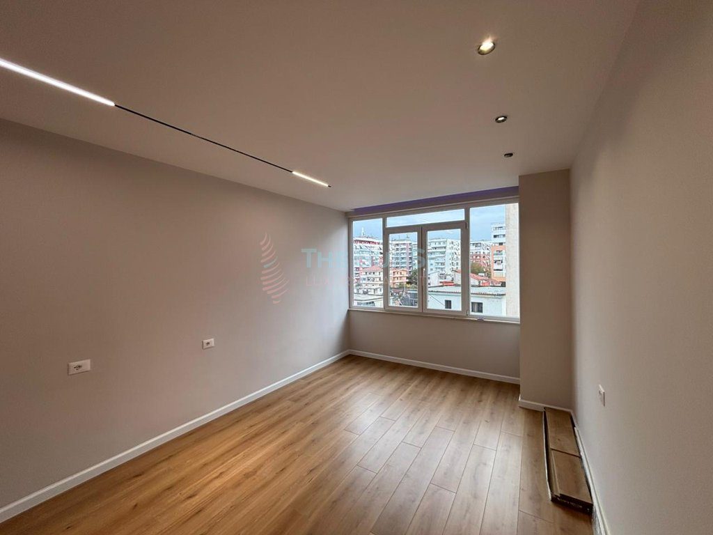 Apartament 2+1+2 për shitje në zonën e Astirit 4