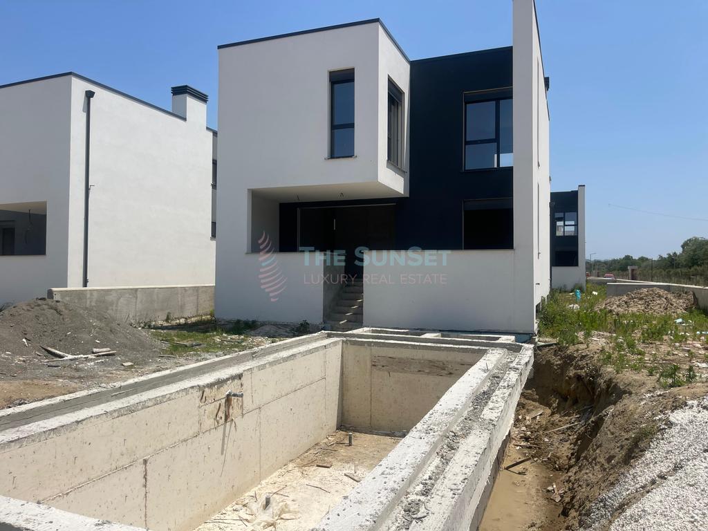 Vilë për shitje në Porto Lalzi