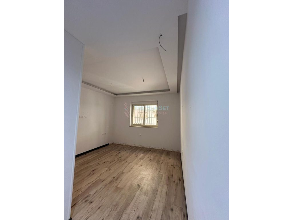 Apartament 2+1+2 për Shitje në Liqenin e Tiranës, Pranë Shkollës “Petro Nini Luarasi” 4
