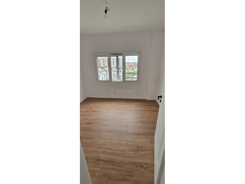 Apartament 2+1 për Shitje, Kompeksi "Aura", Tiranë! 3