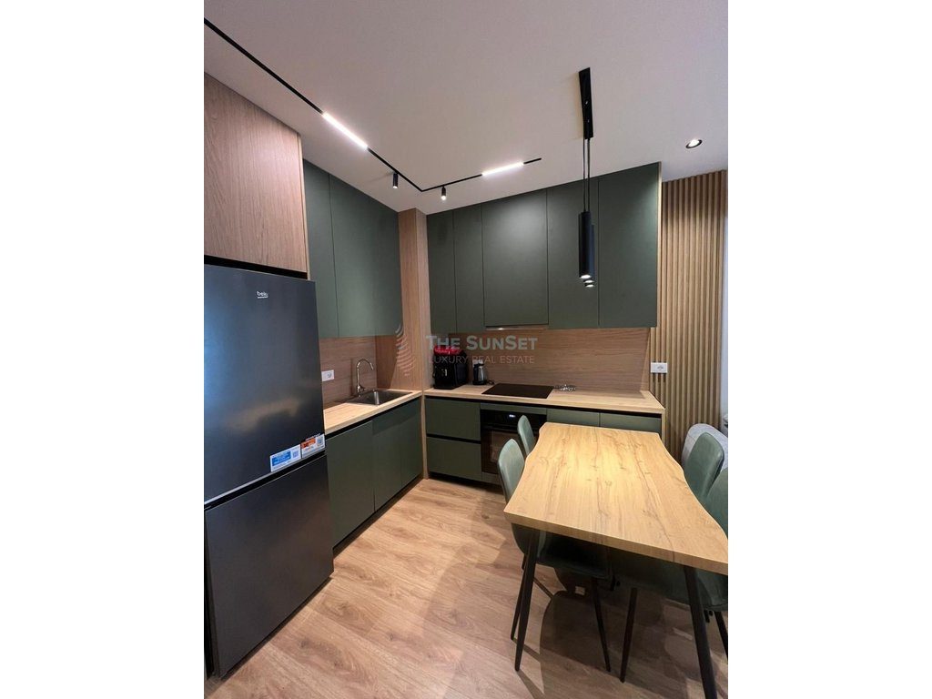 Apartament 1+1 për qira në Kompleksin Mangalem