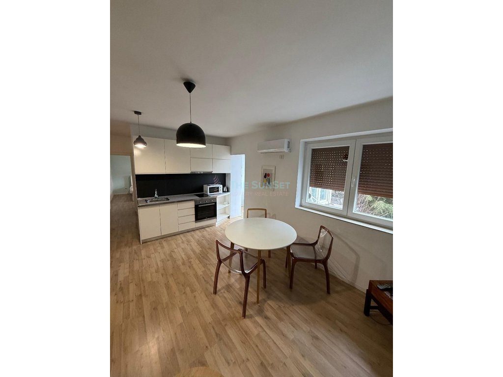 Apartament 2+1+2 për qira në Rrugën e Bogdanëve 3