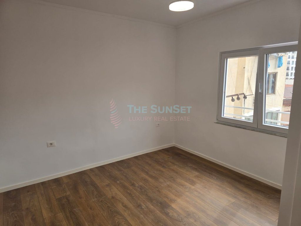 Apartament 1+1 për shitje pranë Shkollës së Kuqe 4