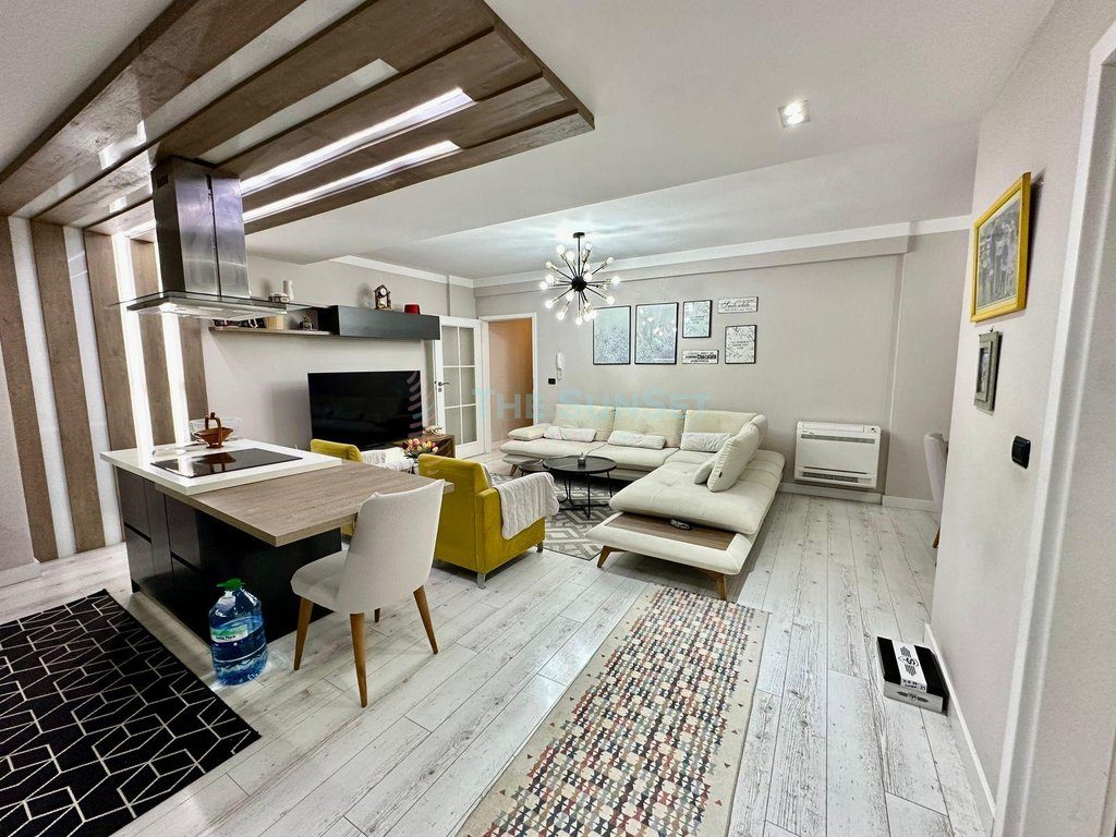 Apartament 2+1+2 për shitje në zonën e Astirit 4