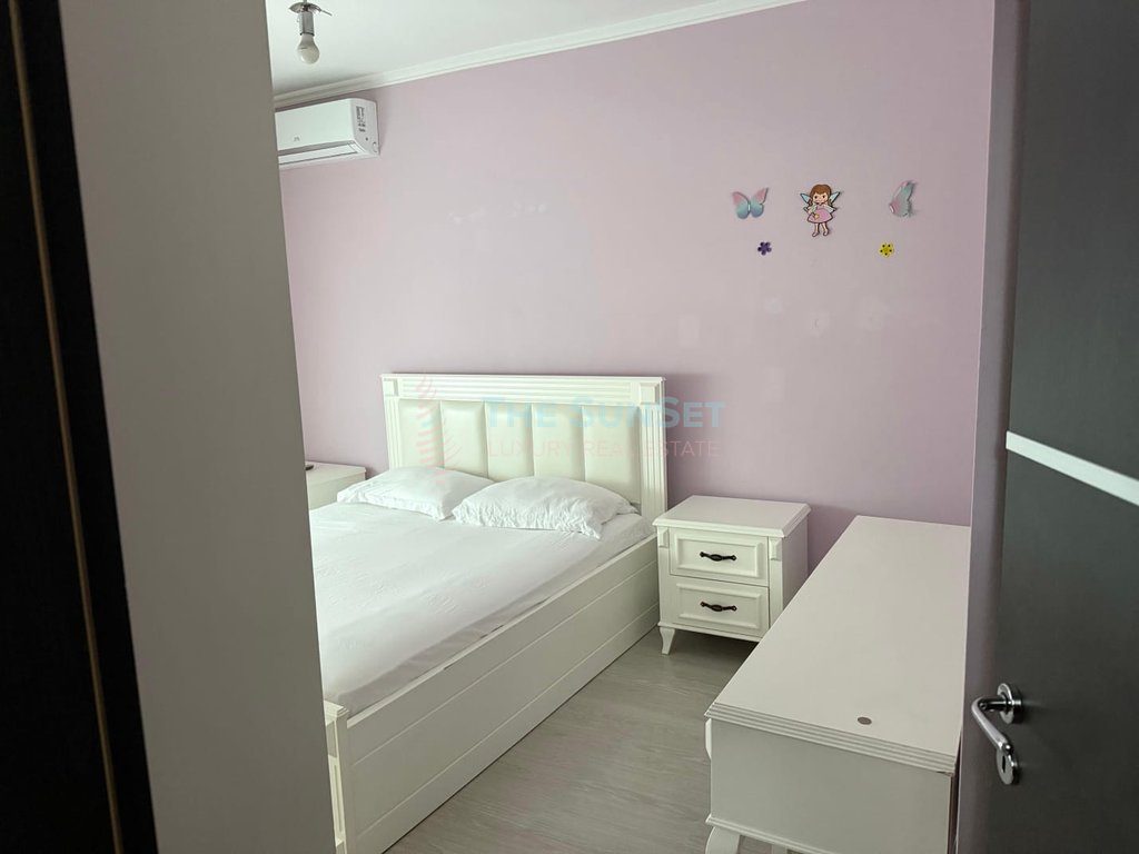 Apartament 2+1 për qira në Komunën e Parisit 3
