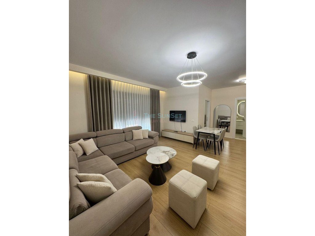 Apartament 2+1+2 me parkim për qira – përballë Maternitetit të Ri, Tiranë