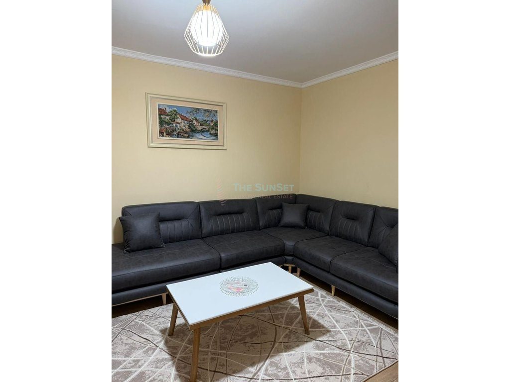 Apartament 1+1 për shitje në Rrugën Ali Demi 2