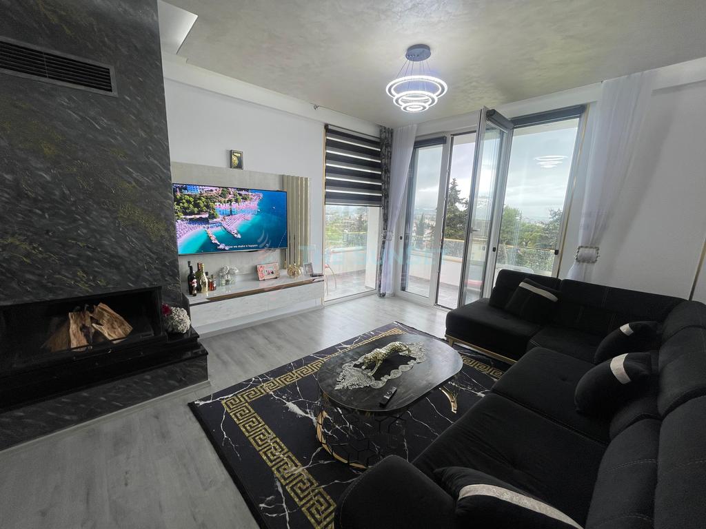 Vilë 3-Katshe Luxury për shitje me Pamje nga Deti në Golem