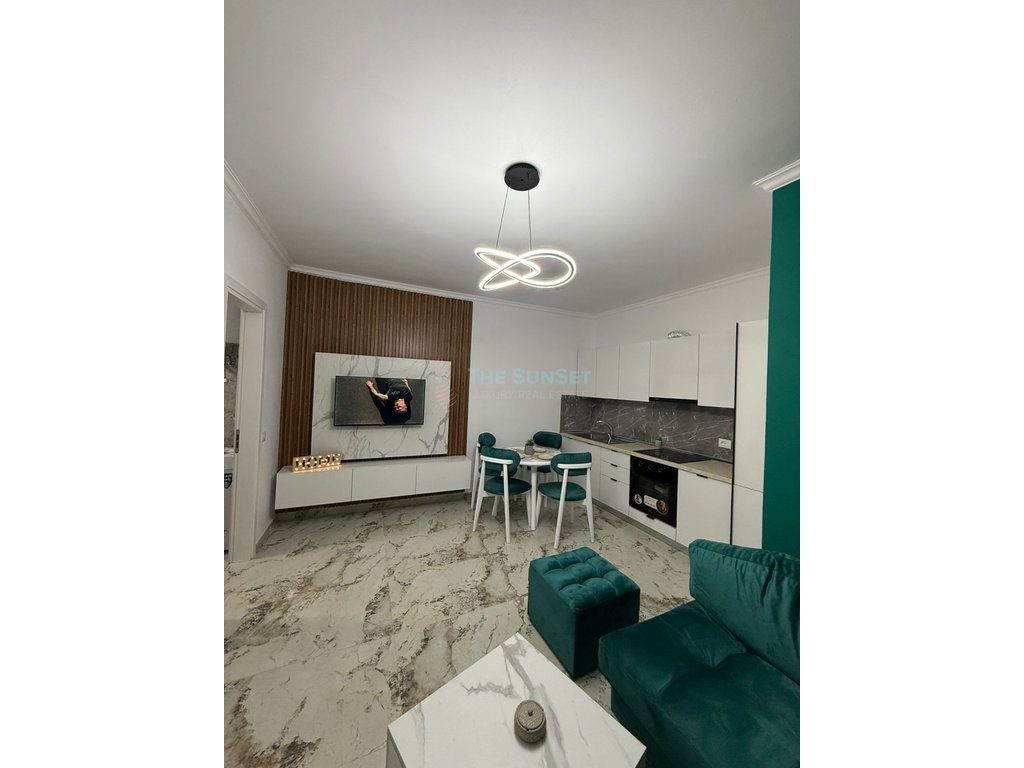 Apartament 1+1 për shitje në zonën e Shkëmbit të Kavajës